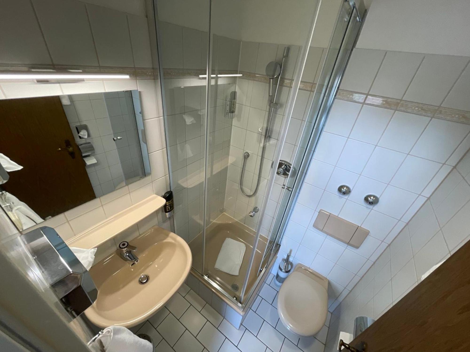 Gaststaette Zur Eiche Hotel Хановер Екстериор снимка