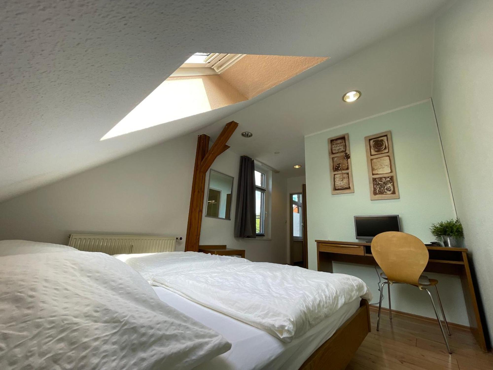Gaststaette Zur Eiche Hotel Хановер Екстериор снимка