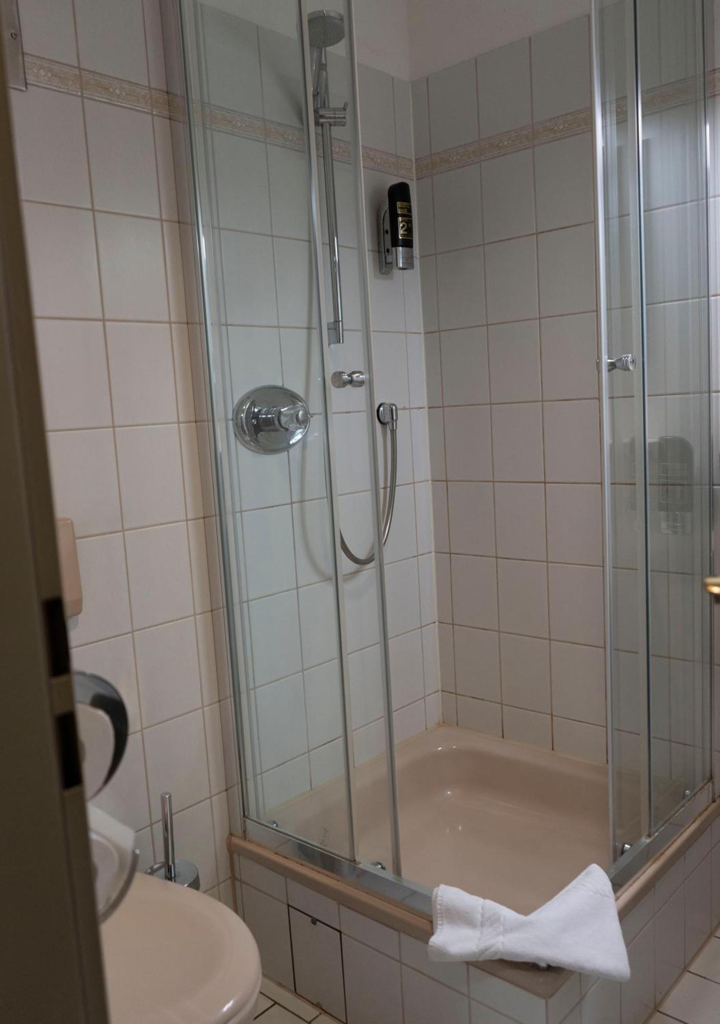Gaststaette Zur Eiche Hotel Хановер Екстериор снимка