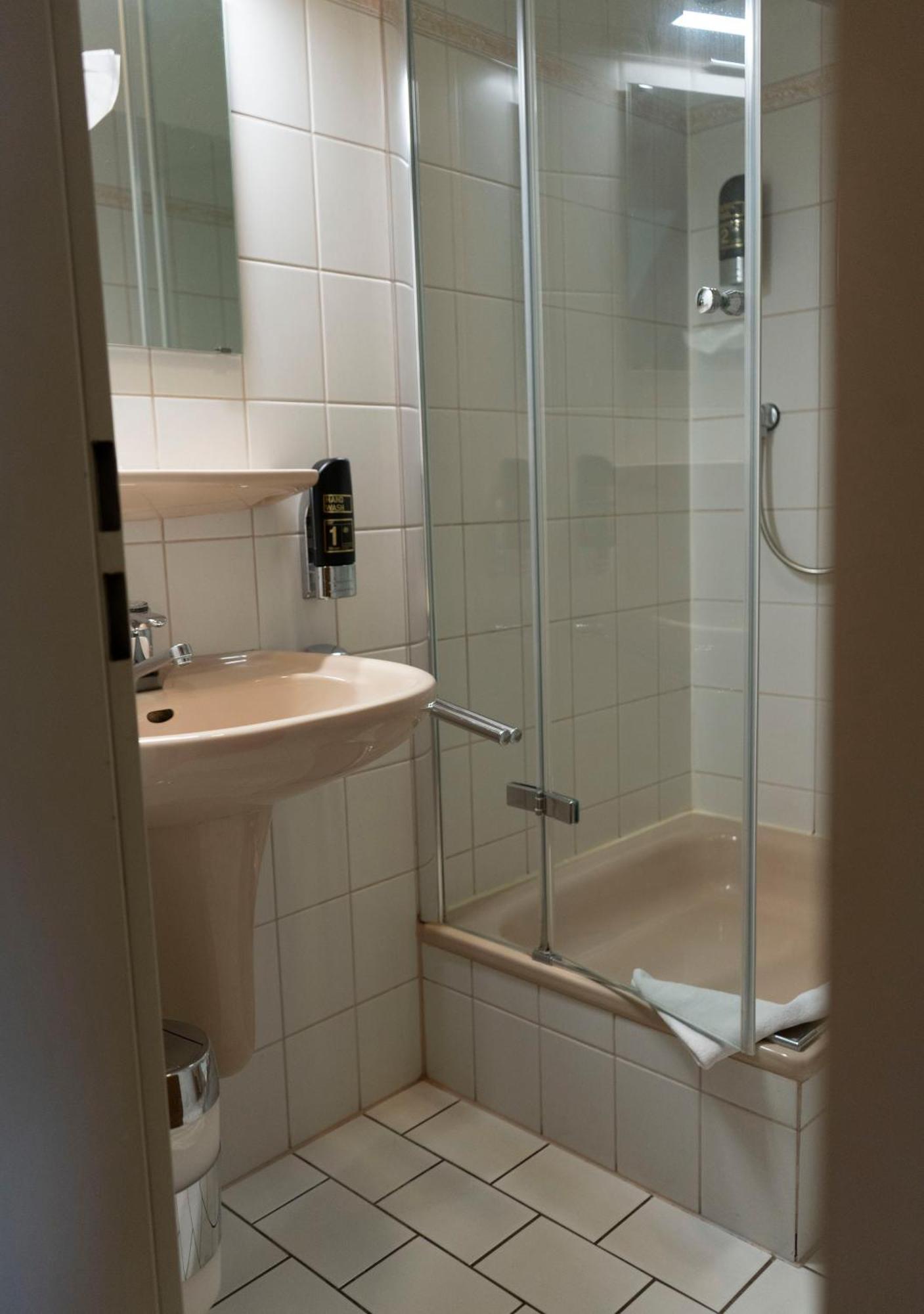 Gaststaette Zur Eiche Hotel Хановер Екстериор снимка