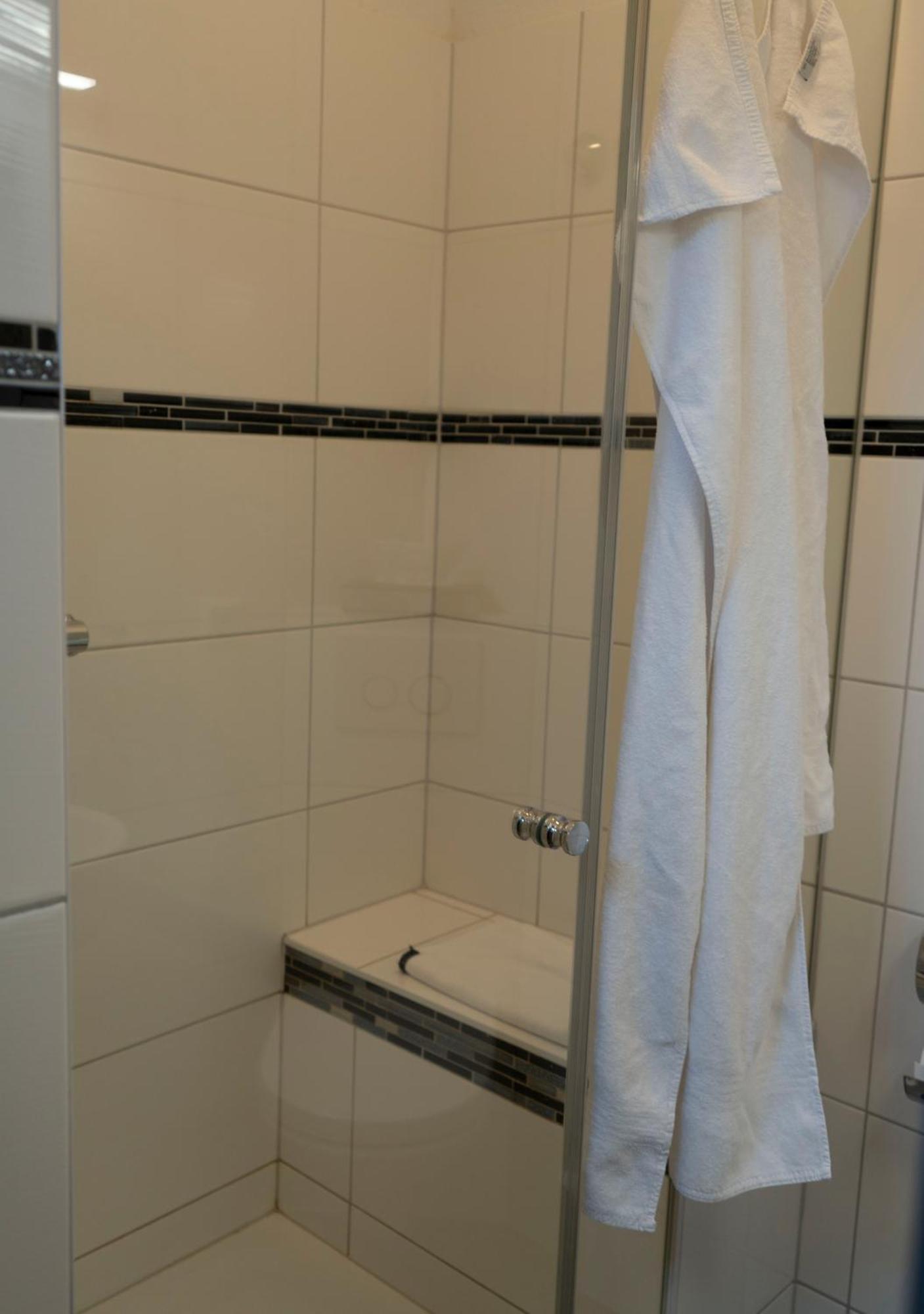 Gaststaette Zur Eiche Hotel Хановер Екстериор снимка