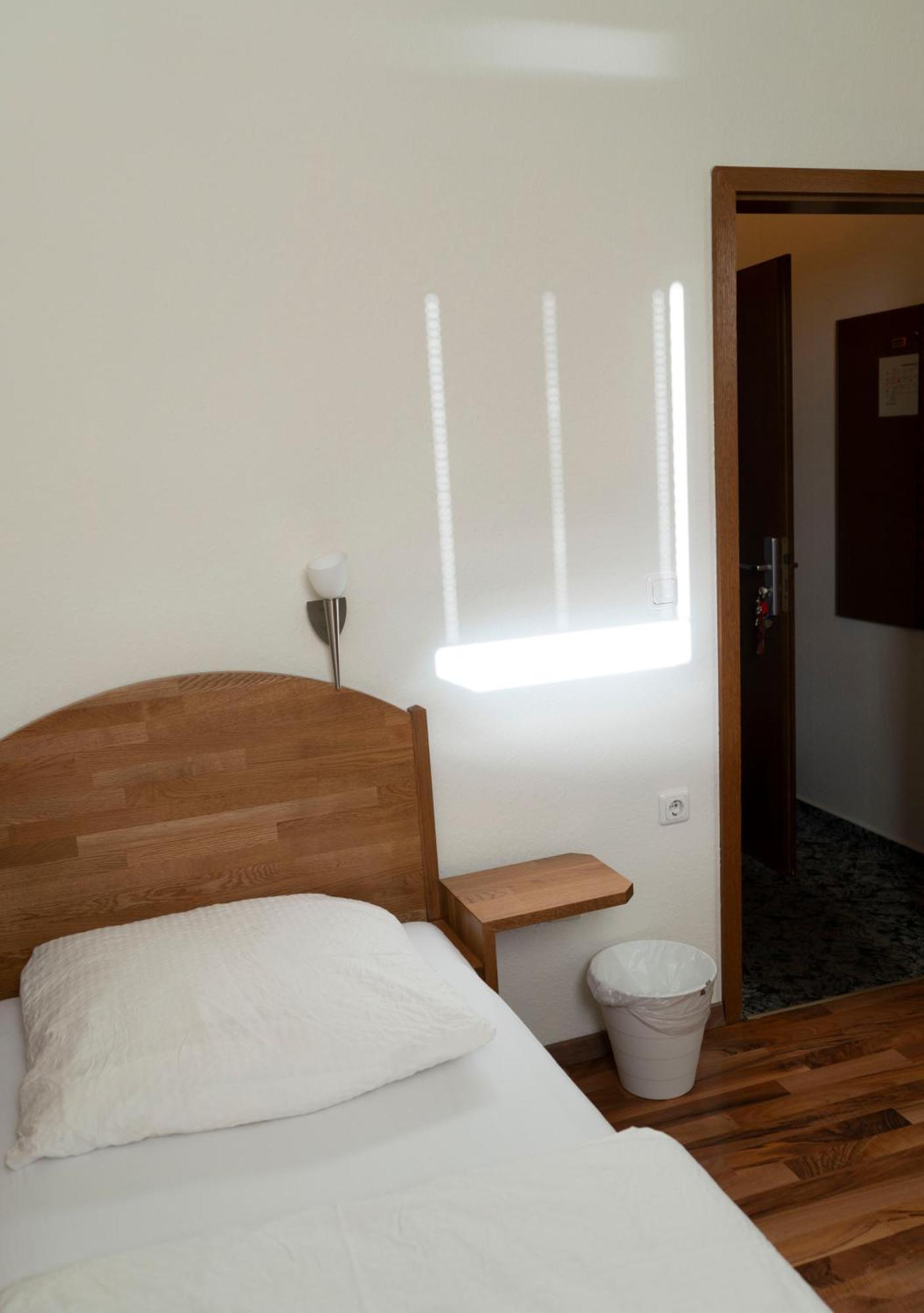 Gaststaette Zur Eiche Hotel Хановер Екстериор снимка