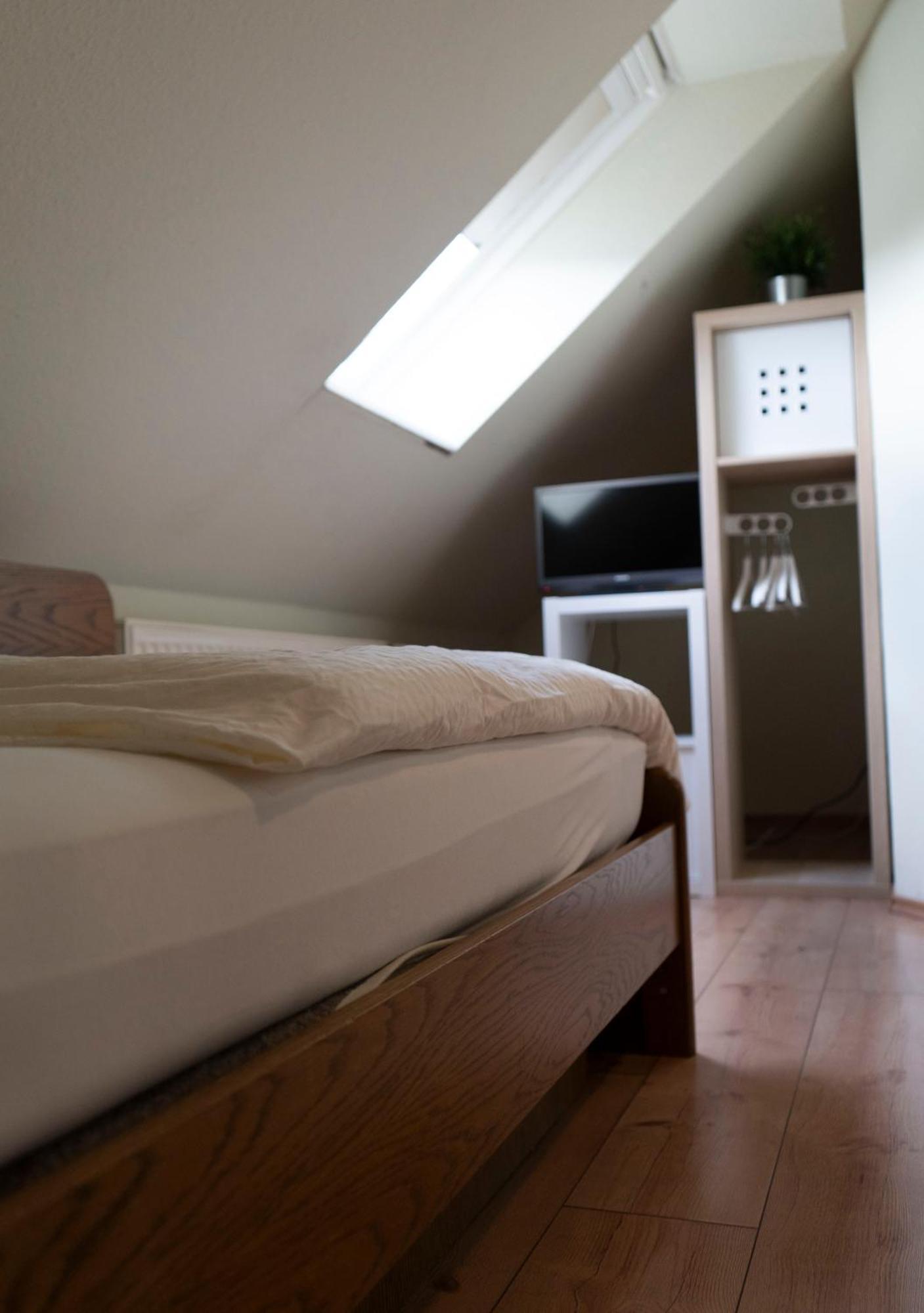 Gaststaette Zur Eiche Hotel Хановер Екстериор снимка