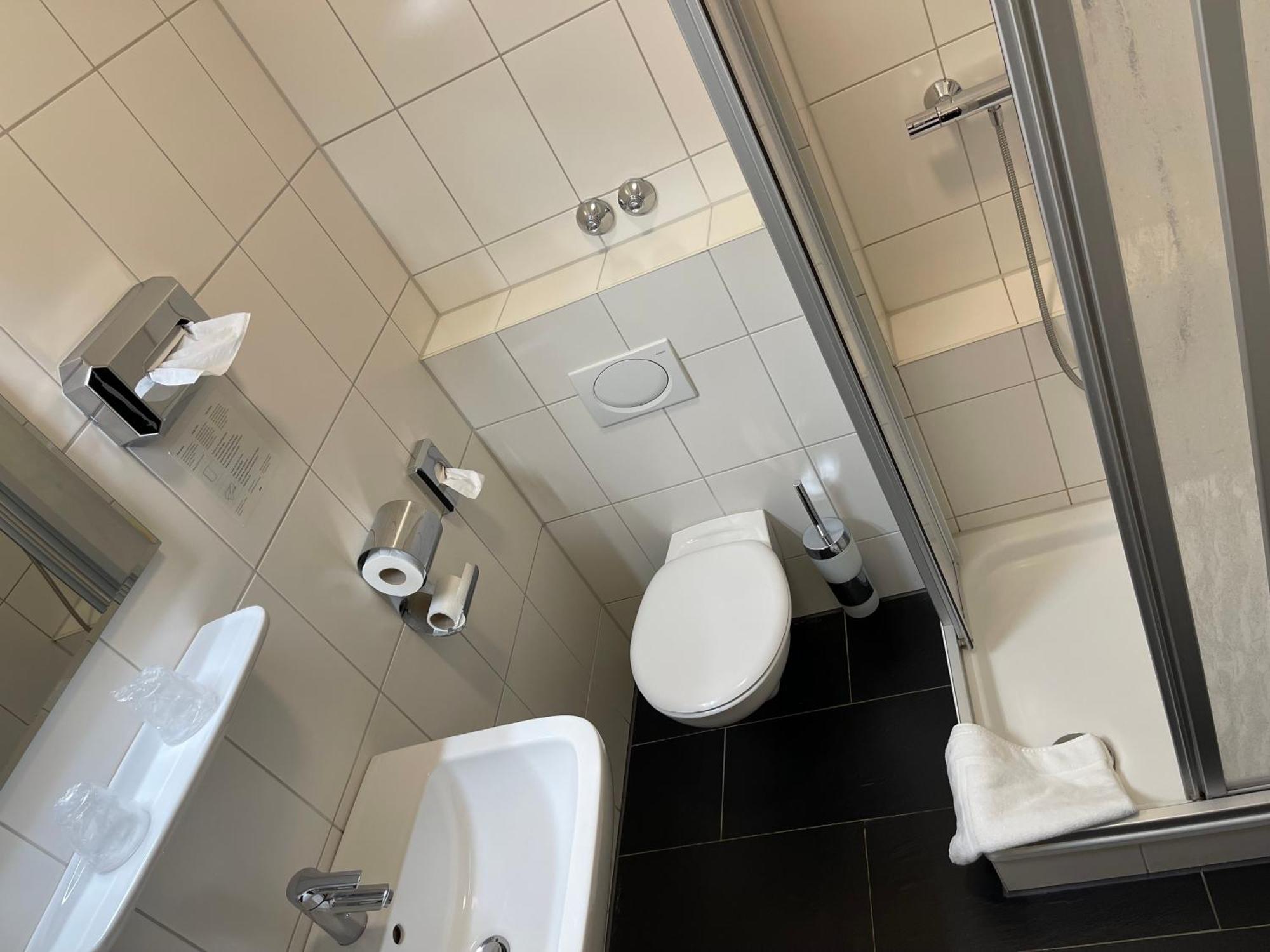 Gaststaette Zur Eiche Hotel Хановер Екстериор снимка