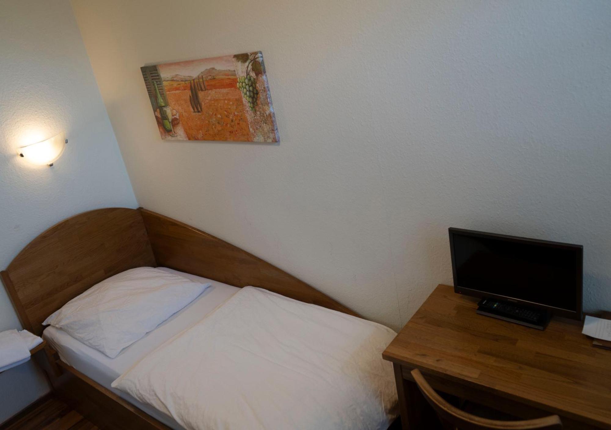 Gaststaette Zur Eiche Hotel Хановер Екстериор снимка
